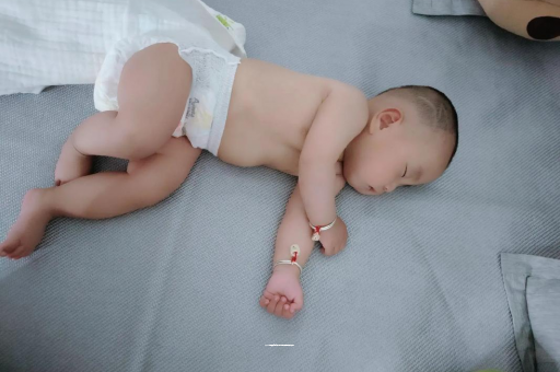 漯河三个月宝宝抬头不稳